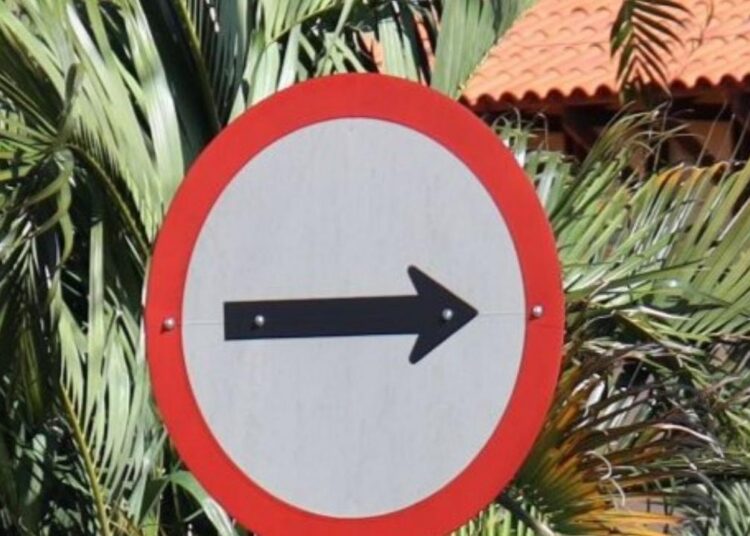 Alteração no sentido do trânsito próximo a obras do piscinão no Centro