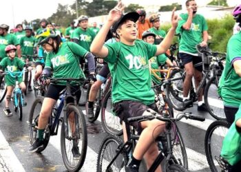 Mais de mil participantes do “Vem de Bike” deste domingo (20/09) lotaram as ruas do percurso