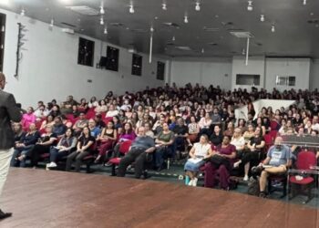 Gestores em reunião sobre transição do vale-alimentação