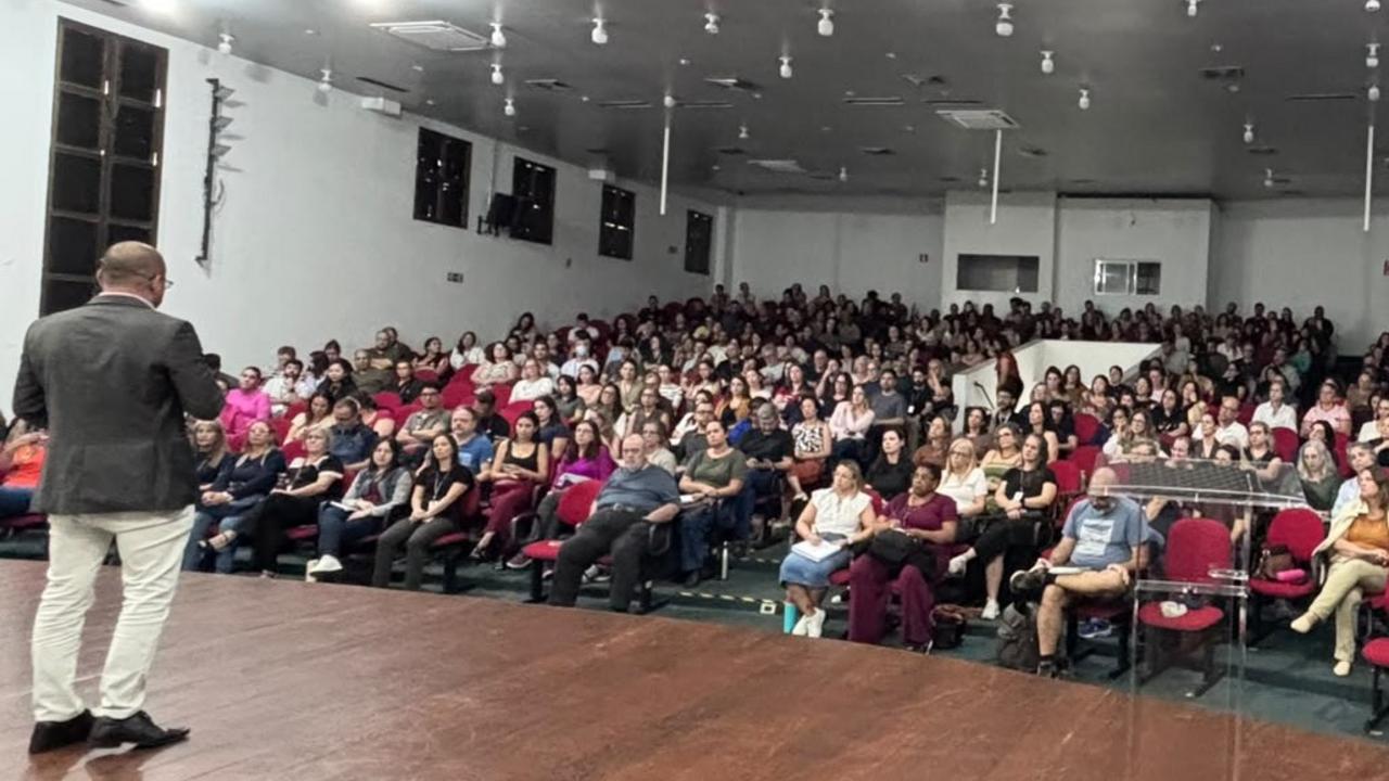 Gestores em reunião sobre transição do vale-alimentação