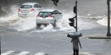 Equipes da Prefeitura atendendo ocorrências causadas pela chuva