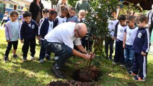 Campinas inicia plantio de mil mudas para arborizar 42 escolas