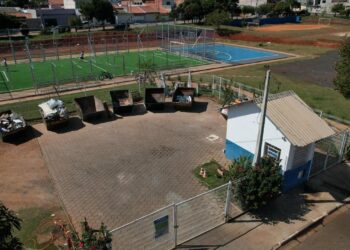 Prefeitura reforça a importância do descarte correto de resíduos durante o período de chuvas