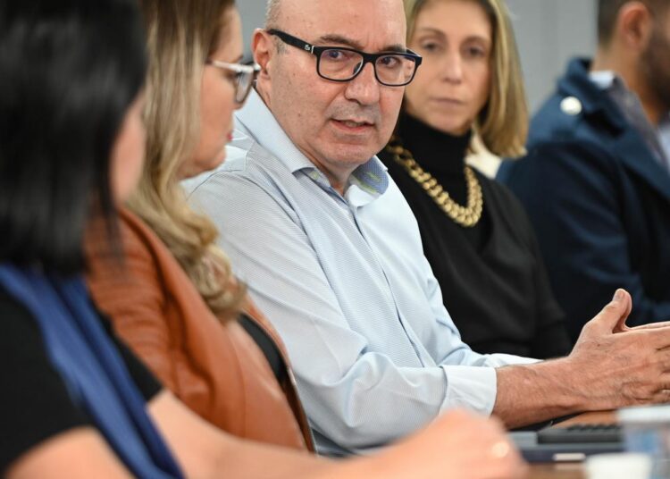 Equipes das secretarias debatem programa SuperAção para superação da pobreza