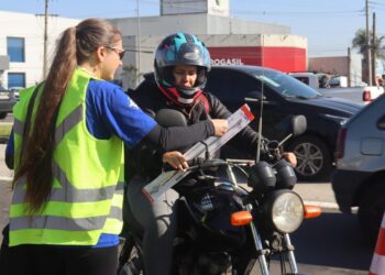 Ações para conscientizar motociclistas e pedestres ocorrem em diversas regiões da cidade com redução nas mortes no trânsito