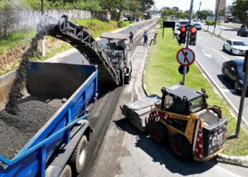Recapeamento em trecho de 1,5 km da via marginal da avenida Engenheiro Antônio Francisco de Paula Souza