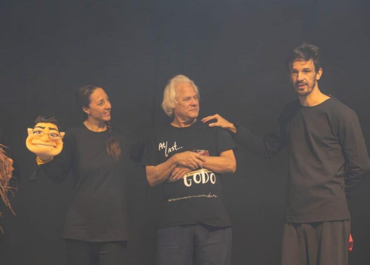 Jésus Sêda explica processo criativo dos bonecos para público