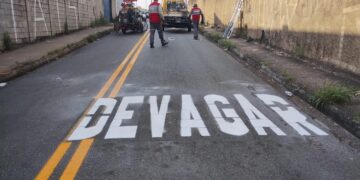 Ruas ao redor de unidade de ensino no Jd. Nova Boa Vista são contempladas com reforço de pintura de sinalização