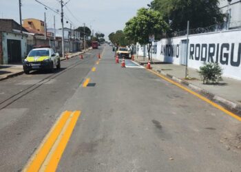 Ruas no entorno de colégio estadual no Jd. Amanda recebem mais uma etapa do reforço de sinalização