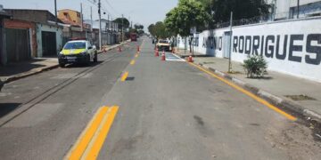 Ruas no entorno de colégio estadual no Jd. Amanda recebem mais uma etapa do reforço de sinalização
