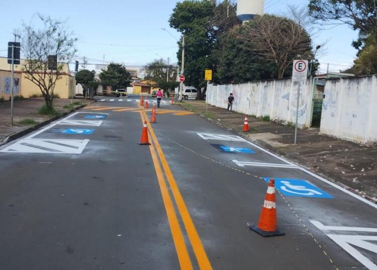 Sinalização de trânsito é reforçada ao redor de escolas municipais que serão local de votação