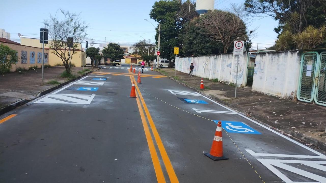 Sinalização de trânsito é reforçada ao redor de escolas municipais que serão local de votação