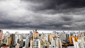 Previsao do tempo aponta chuva e risco de tempestades nesta sexta-feira; frente fria chega no sábado