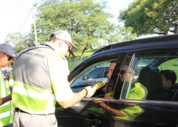 Testes para consumo de álcool em condutores de automóveis e motociclistas em operações integradas