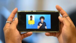 Escola bilíngue de surdos em Campinas cria vídeo acessível sobre a Copa