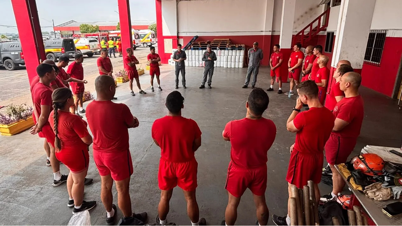 Bombeiros de SP voltam após combater incêndios no Amazonas