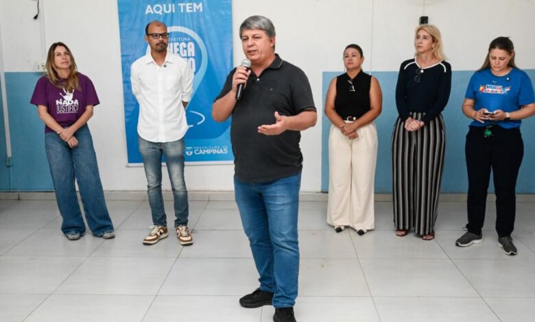 Prefeito em exercício participando do evento Chega Junto no DIC II