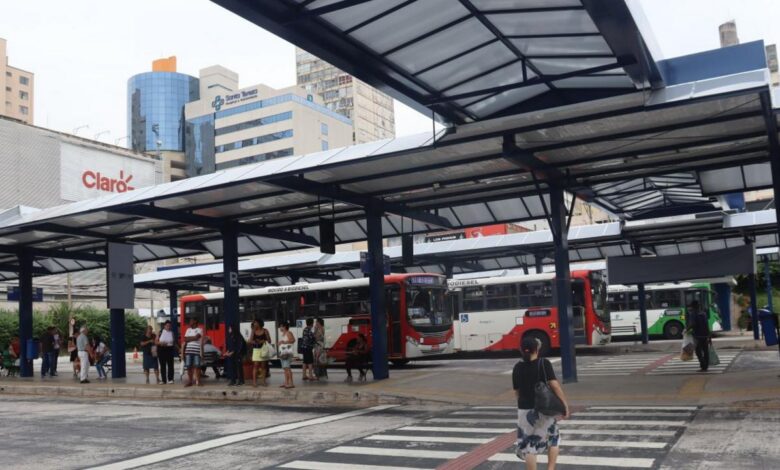 Ônibus em operação reforçada no feriado de Finados