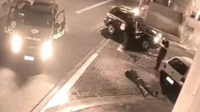 Motorista foge da Guarda e bate carro em casa em Hortolândia