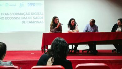 Marcelle Benetti durante encontro com o Conselho Municipal de Saúde