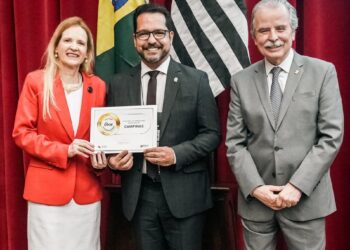 Marcelo Gonçalves de Souza com a presidente do TCESP, Cristiana de Castro Moraes, e o conselheiro Renato Martins Costa