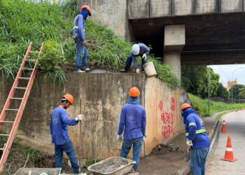 Manutenção de encosta próximo ao BRT Campo Grande e pavimentação na rua Caminho da Divisa