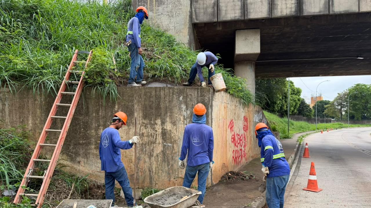 Manutenção de encosta próximo ao BRT Campo Grande e pavimentação na rua Caminho da Divisa