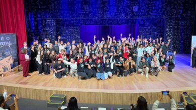 Alunos participantes durante a premiação do concurso Vozes pela Igualdade
