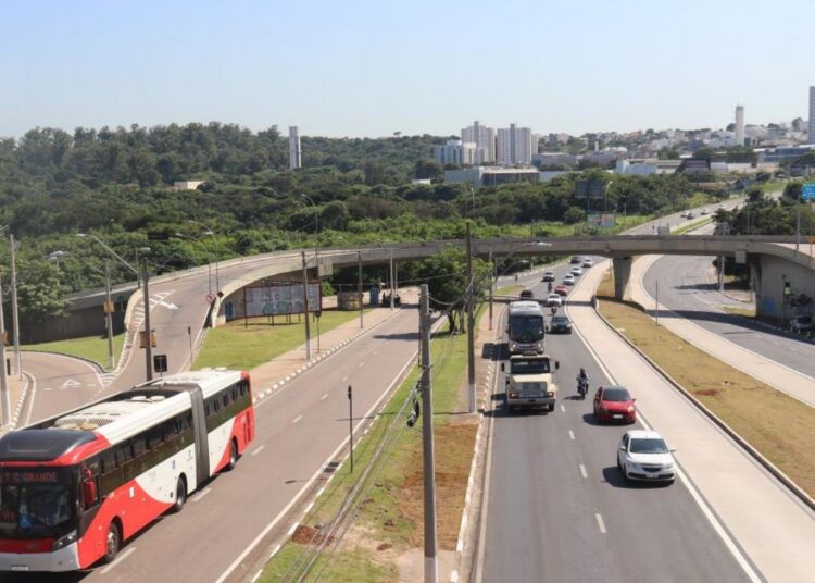 Equipamentos de controle de velocidade e proteção a pedestres na avenida JBD e Ruy Rodriguez