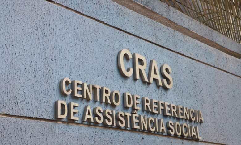 Telhado danificado e água entrando nas salas do CRAS Nelson Mandela