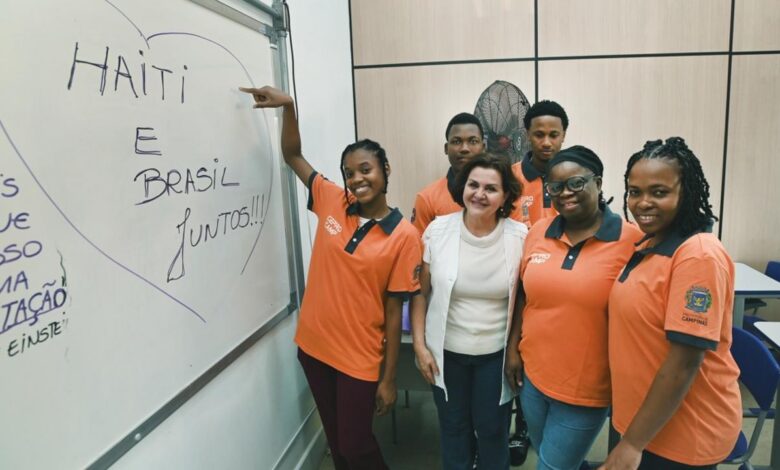 Cursos contam com 96 alunos matriculados de 11 nacionalidades diferentes, sendo 77 haitianos, que formam a maioria dos estudantes