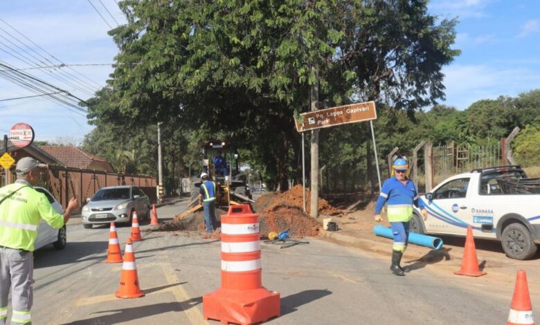 Agentes da Mobilidade Urbana sinalizam e orientam no local da obra