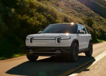 Rivian R2 em recall por falha na bateria