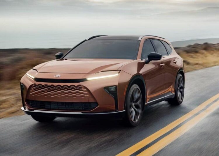 Toyota Crown Signia em uma apresentação comercial