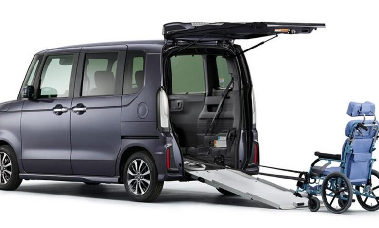 Honda N-Box em ambiente urbano