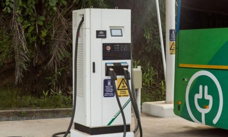 Ônibus elétrico com sistema integrado de climatização
