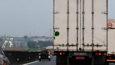 Imagem ilustrativa sobre o transporte de cargas e emissões
