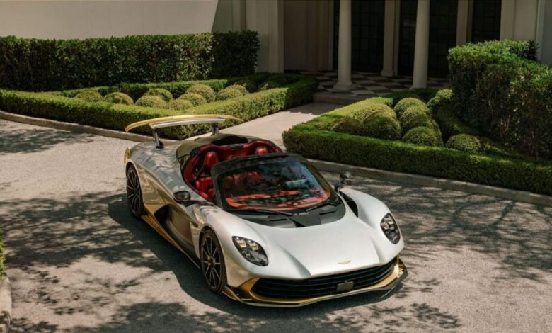 Aston Martin Valhalla Spider em exibição