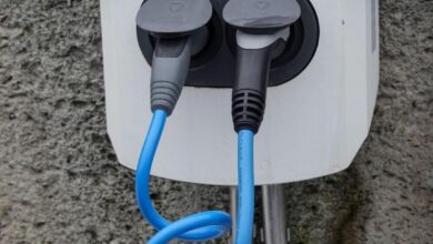 Carga de veículos elétricos em pontos de recarga