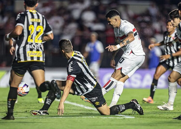 São Paulo e Santos em confronto