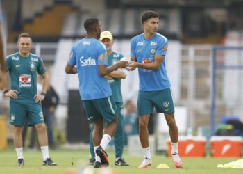 Jogadores da Seleção Brasileira em treino