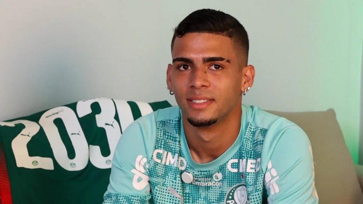 Arthur em ação pelo Palmeiras