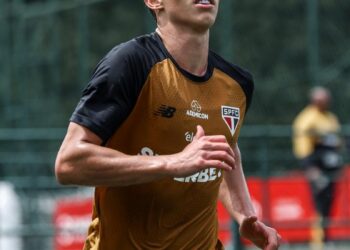 Atletas do São Paulo em treinamento