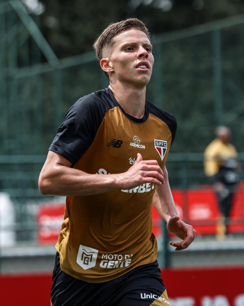Atletas do São Paulo em treinamento