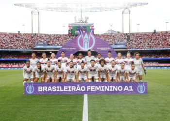 Jogadoras do São Paulo comemorando título do Brasileirão Feminino.