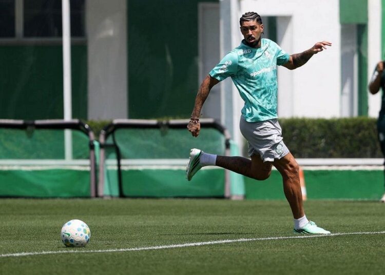 Jogadores do Palmeiras em treino
