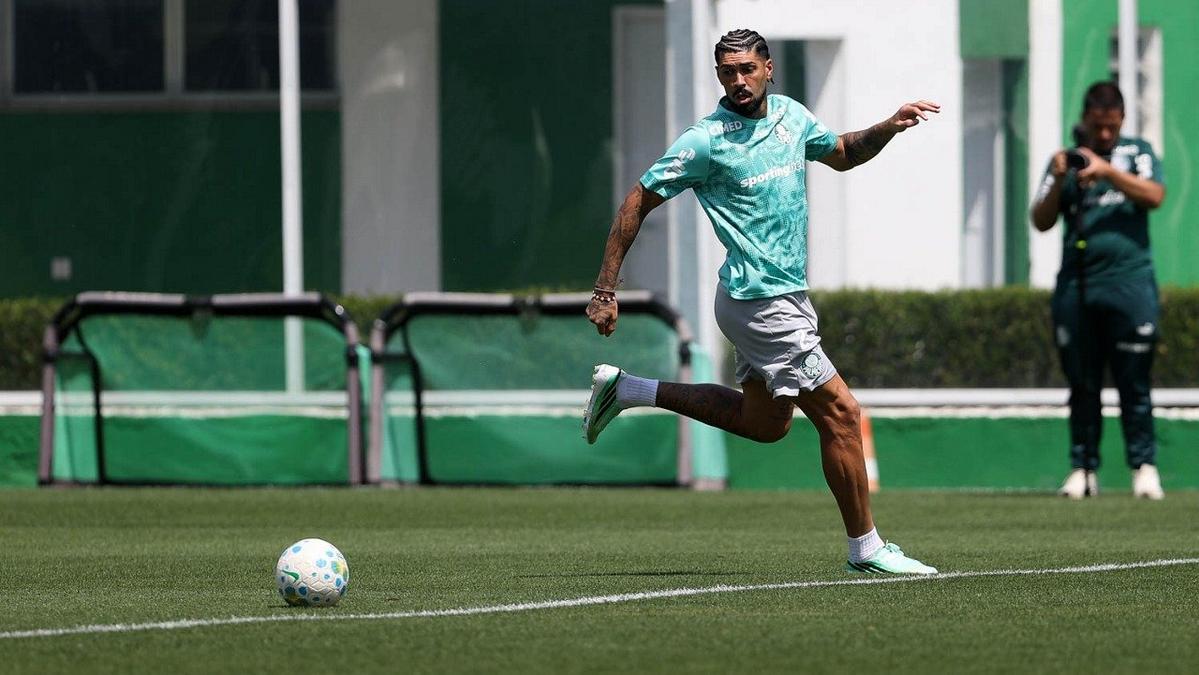 Jogadores do Palmeiras em treino
