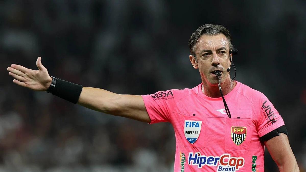 Arbítro Raphael Claus durante a Copa do Mundo