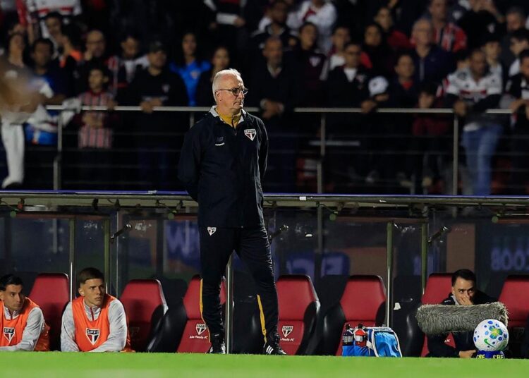 jogadores do São Paulo em campo
