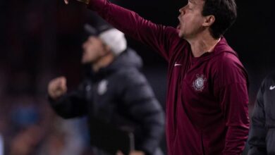 Fernando Diniz durante seu comando no Corinthians